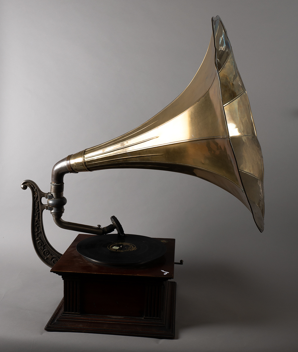 Early 20th century reverse gramophone by Pathé Vintage wind-up table gramophone, with Diamond - Image 2 of 3