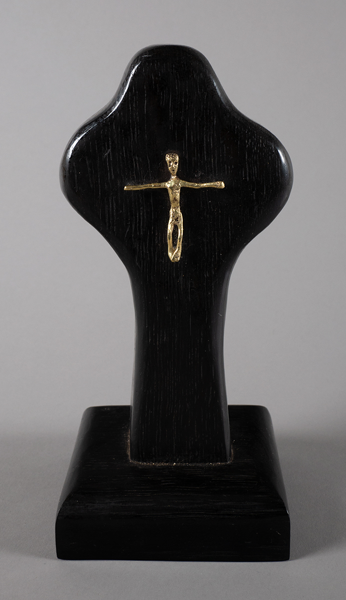 Pádraig Ó Mathúna (1925-2019) IRISH GOLD CRUCIFIX 1975 gold on bog oak Signed dated [1975] and