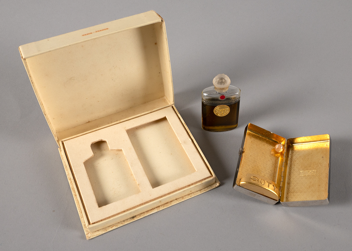 Vintage Coty perfume - Chypre de Coty in presentation box with metal case. "Coty ses Parfums en Étui