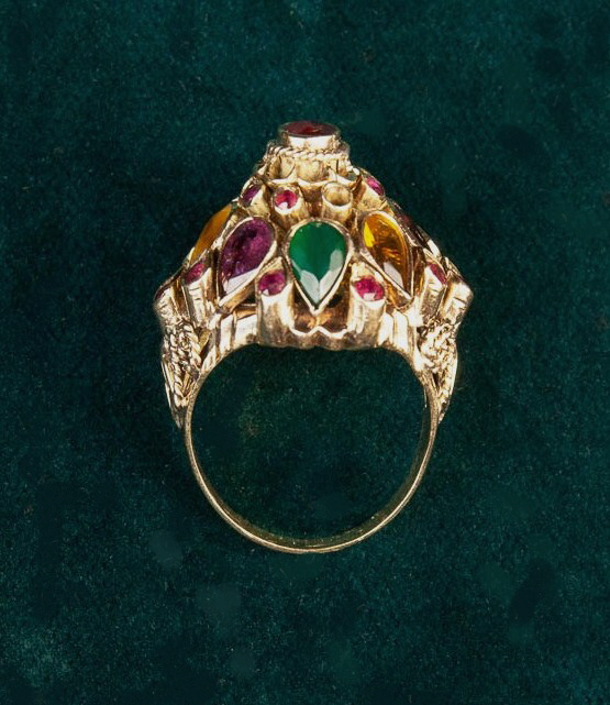 An 18th Carat Yellow Gold Marharja Ring set with Rubies, and teardrop petals of rubies, sapphire, - Image 3 of 4