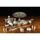 A Collection of Miscellaneous Silver: An Edwardian Tazza hallmarked Birmingham 1901 with William