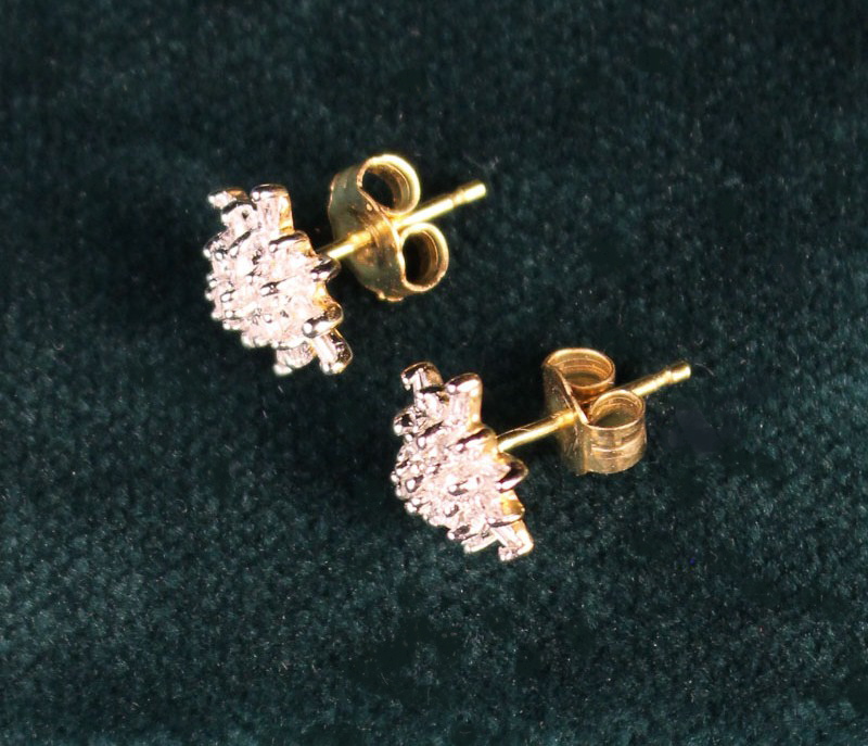 A Pair of Gold & Diamond Cluster Starburst Stud Earrings. - Image 3 of 3