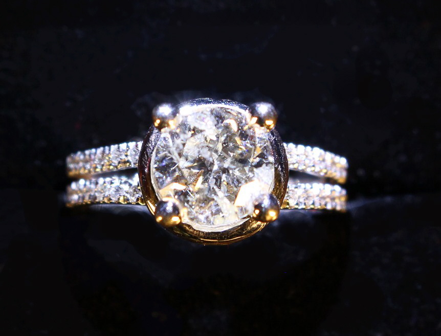 An 18 Carat White Gold and 2.1 Carat Diamond Ring. - Image 5 of 8