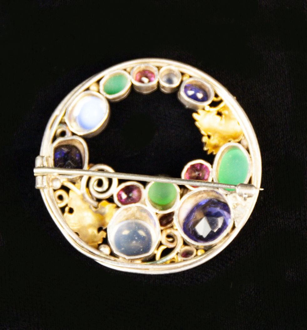 An Attractive Arts & Crafts Style Brooch attributed to Sibyl Dunlop or possibly Dorrie Nossiter. - Image 3 of 3