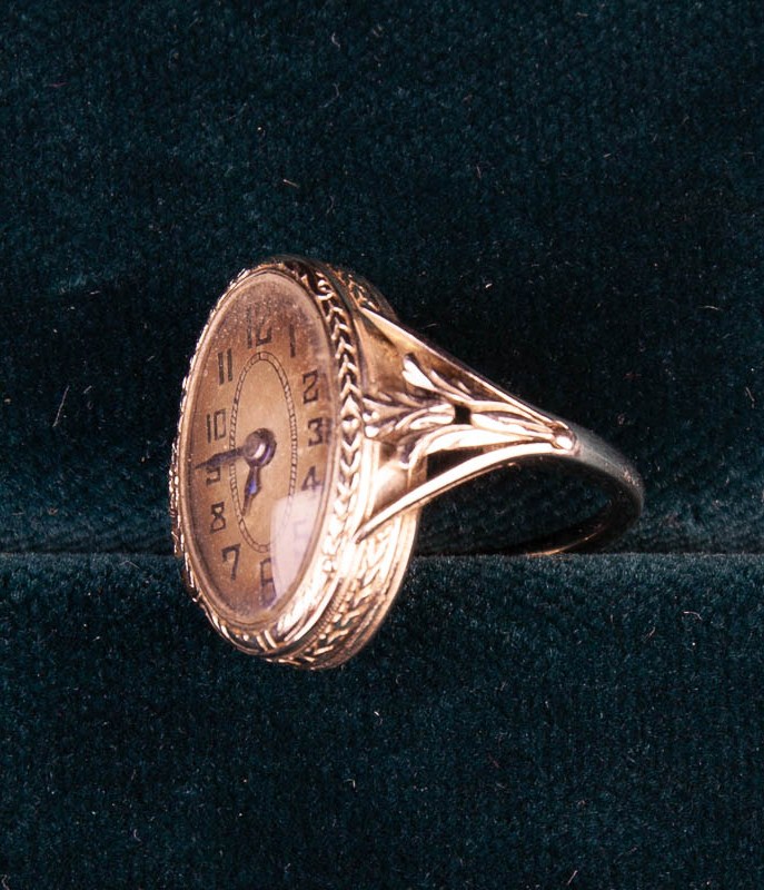 A Platinum Swiss Made Lady's Watch Ring by Gübelin, Circa 1930 with an oval dial, - Image 3 of 6