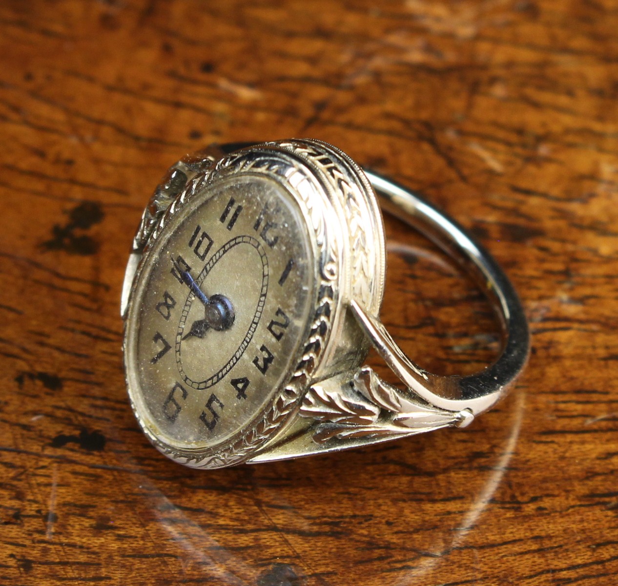 A Platinum Swiss Made Lady's Watch Ring by Gübelin, Circa 1930 with an oval dial, - Image 5 of 6