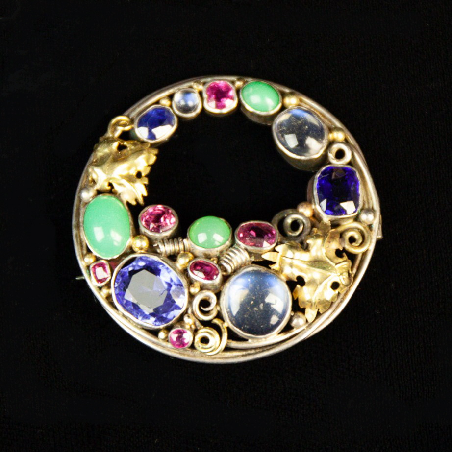 An Attractive Arts & Crafts Style Brooch attributed to Sibyl Dunlop or possibly Dorrie Nossiter. - Image 2 of 3