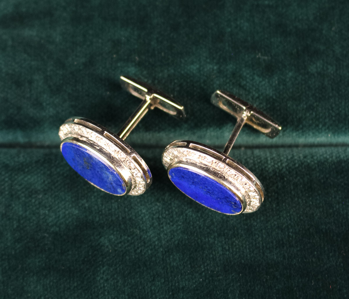 A Pair of Fine Diamond & Lapis Lazuli Cuff Studs; the flat oval lapis mounts bordered by diamonds. - Image 3 of 4