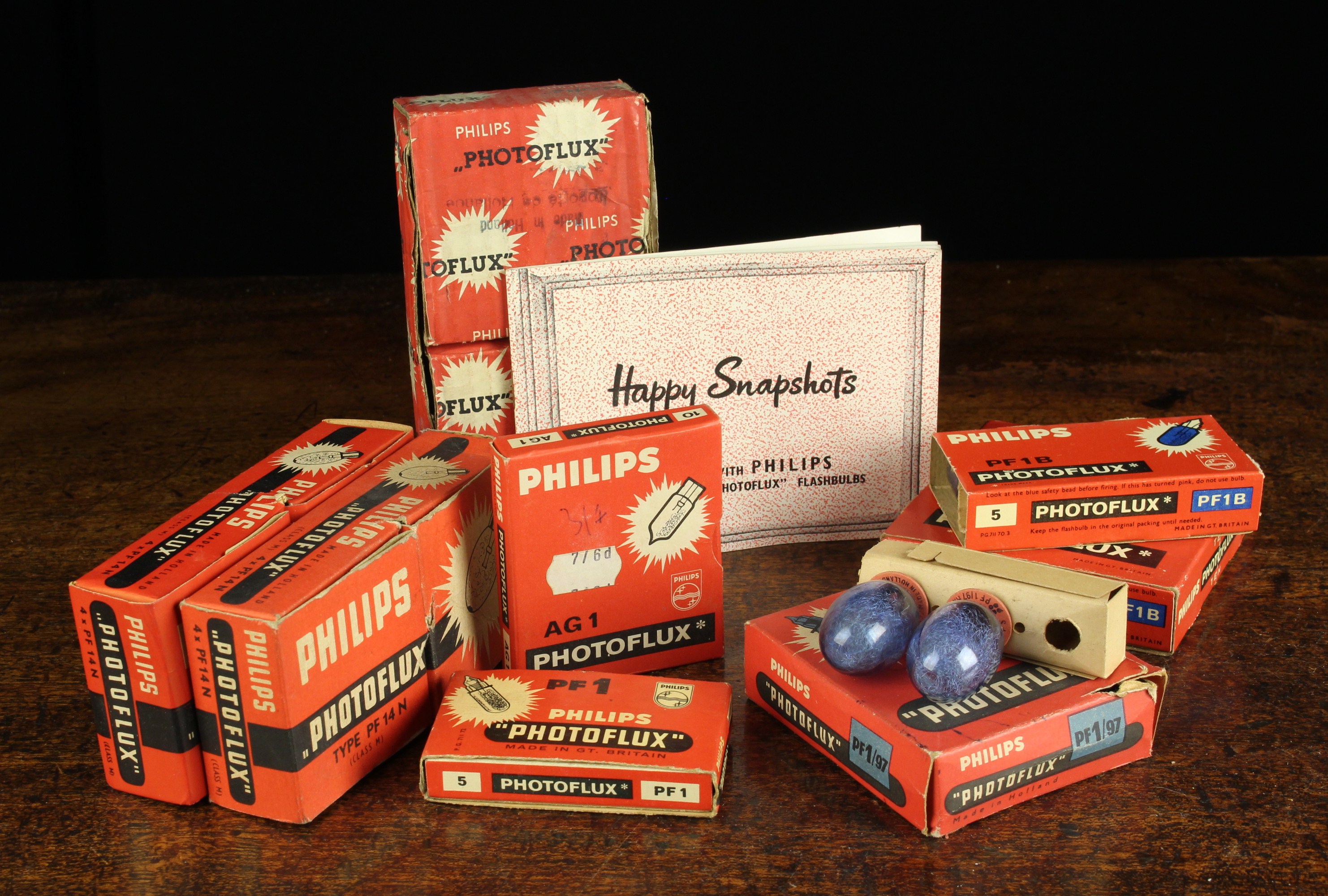 A Collection of Vintage Philips Photoflux Flash Bulbs, unused and in boxes; 7 x PF 14N (class M), - Image 2 of 2