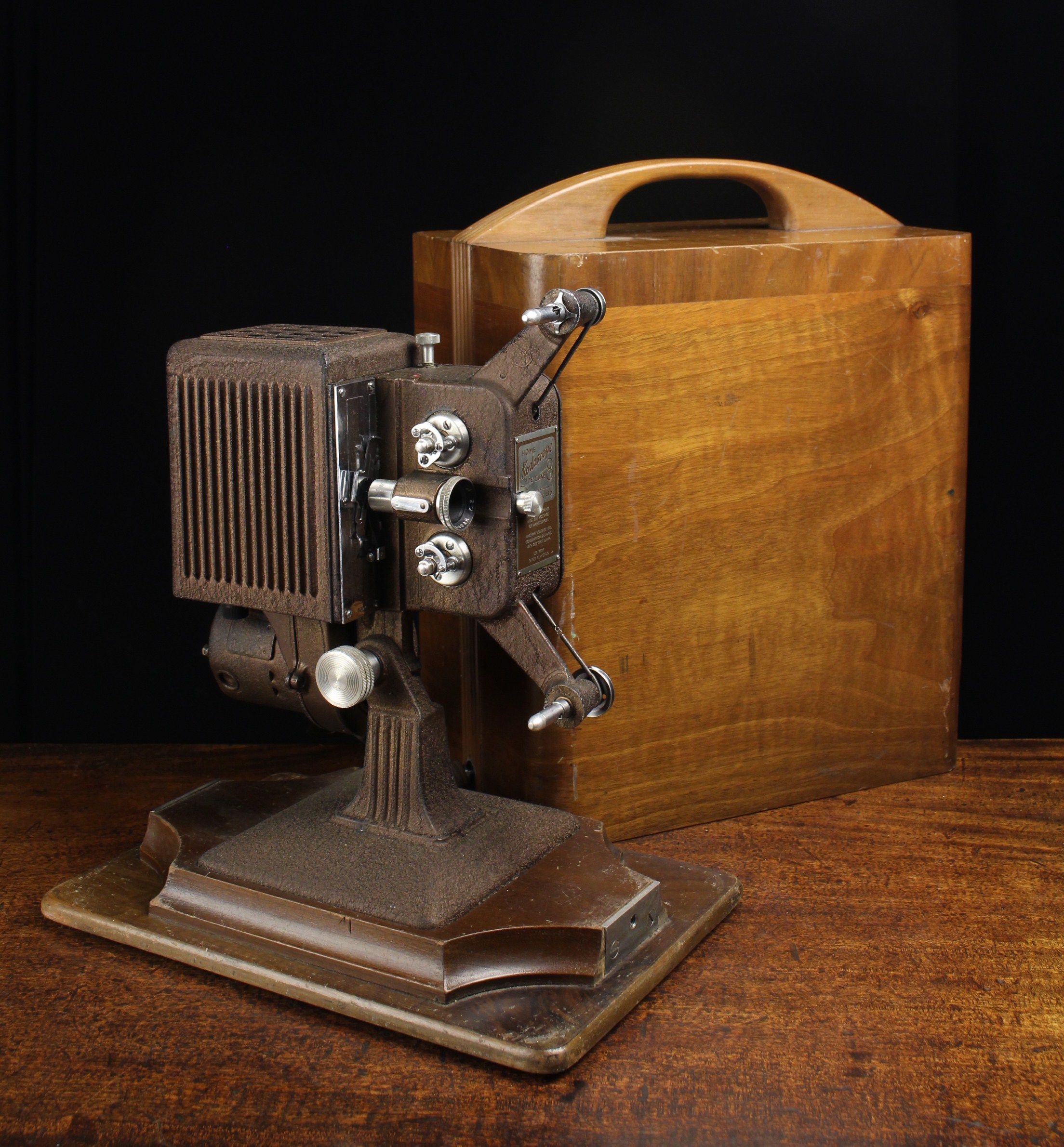 A Vintage Kodak Kodascope De luxe 8 Cine Projector in Art Deco Style Case No.