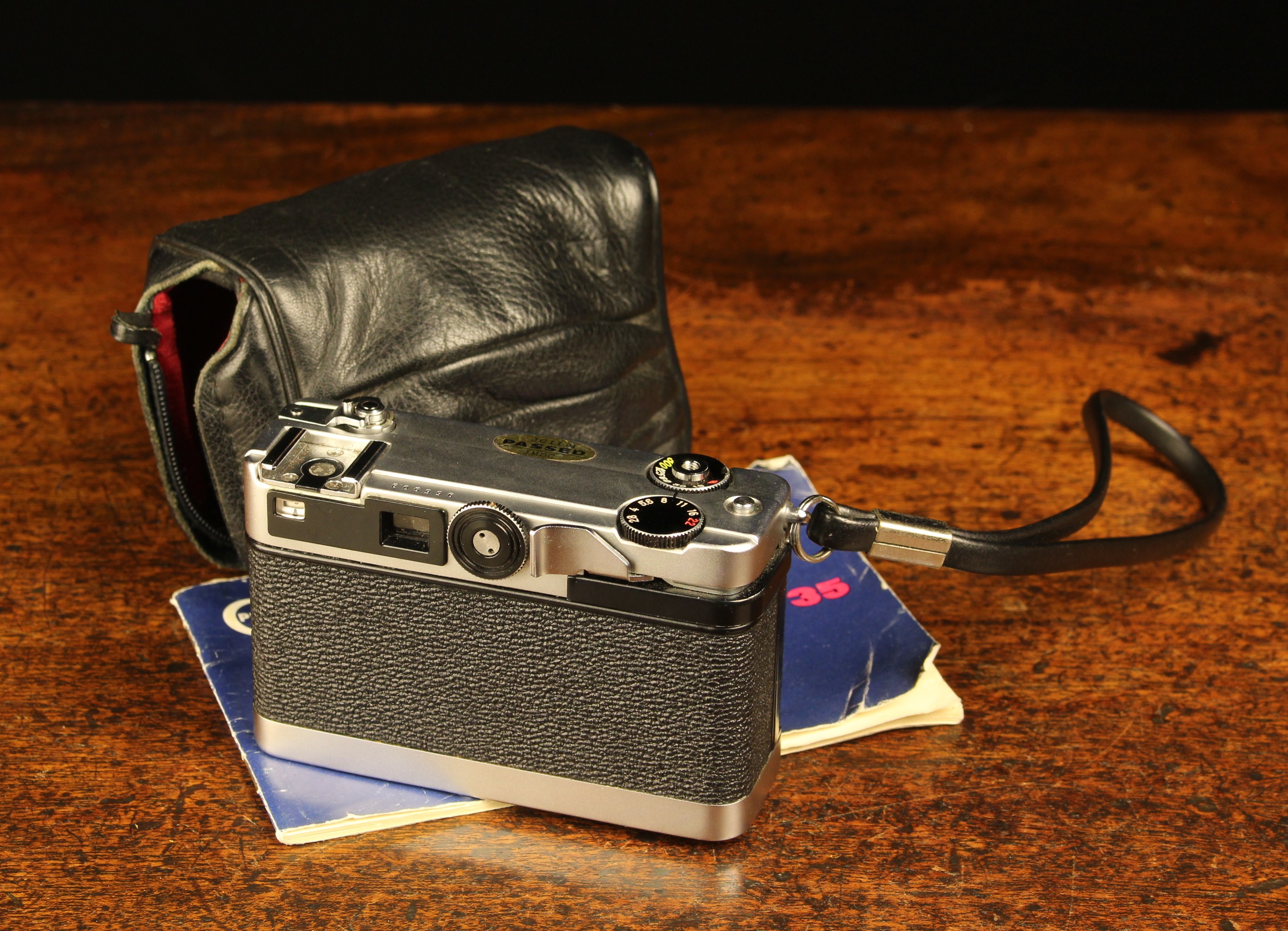 A Vintage Petri Colour 35 Delux Japanese-made Camera, - Image 2 of 2