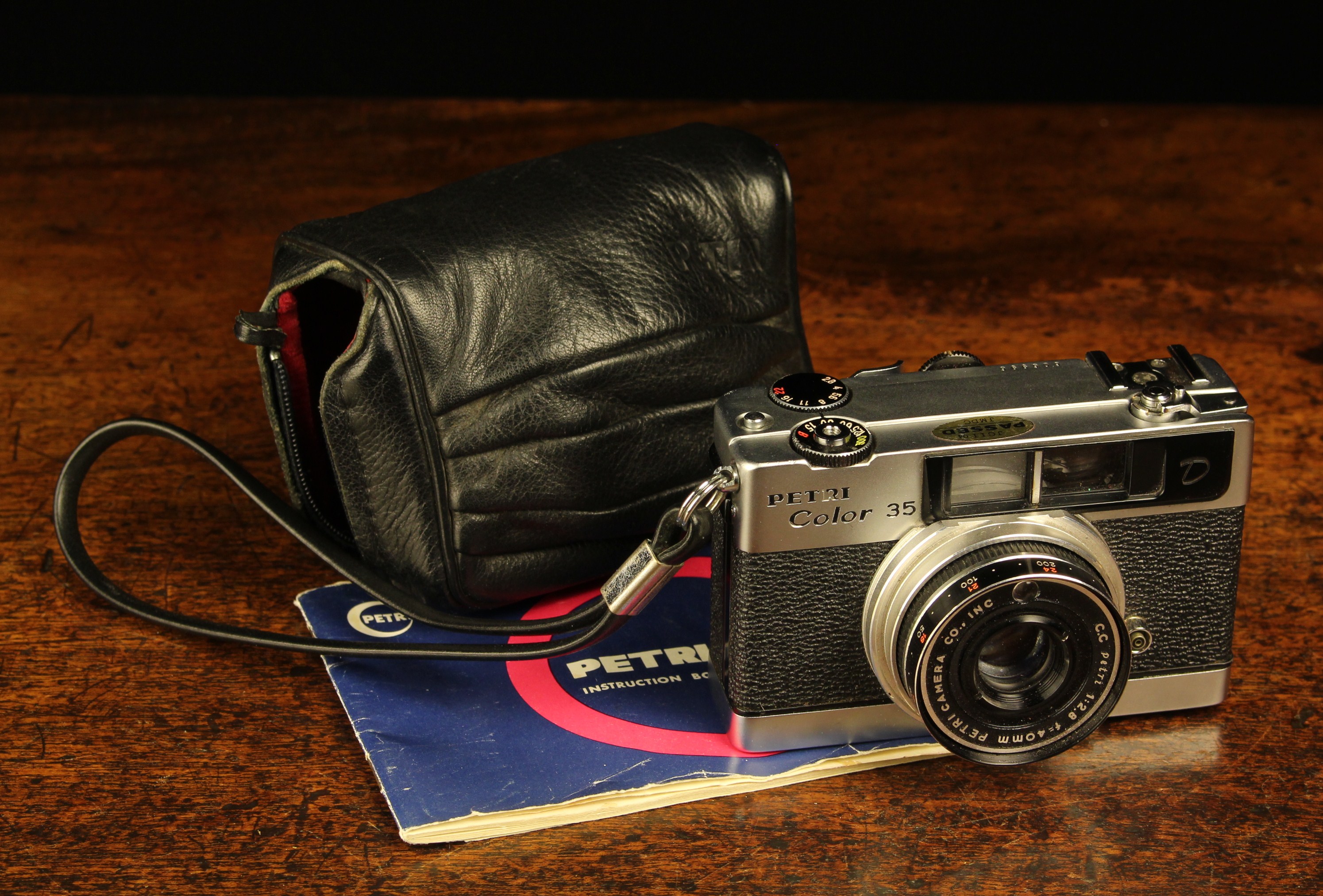 A Vintage Petri Colour 35 Delux Japanese-made Camera,