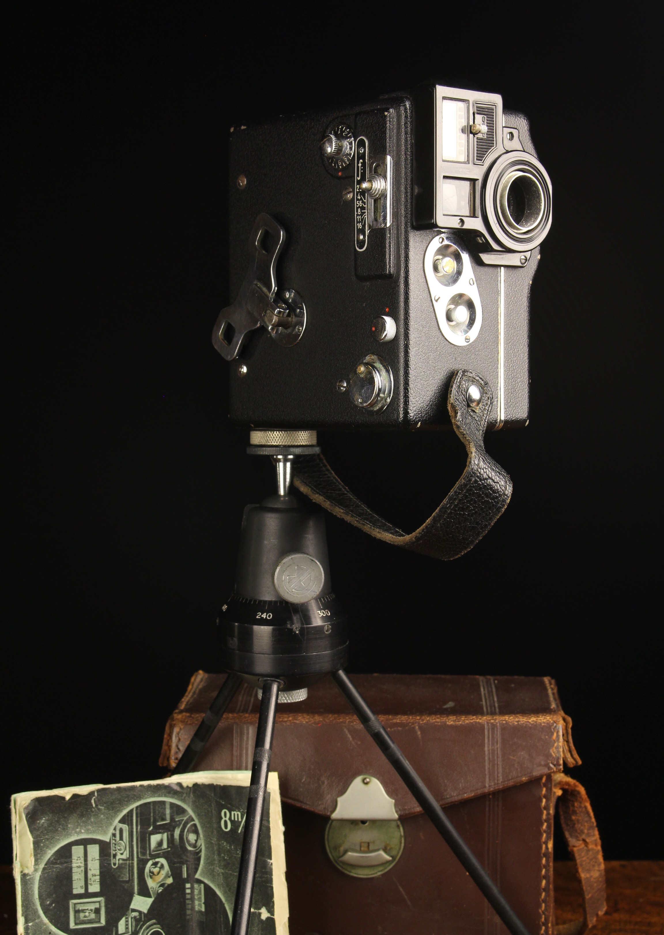 A Rare Vintage Ditmar Double Run 8 mm Cine Camera from Germany having dual speed, - Image 3 of 5