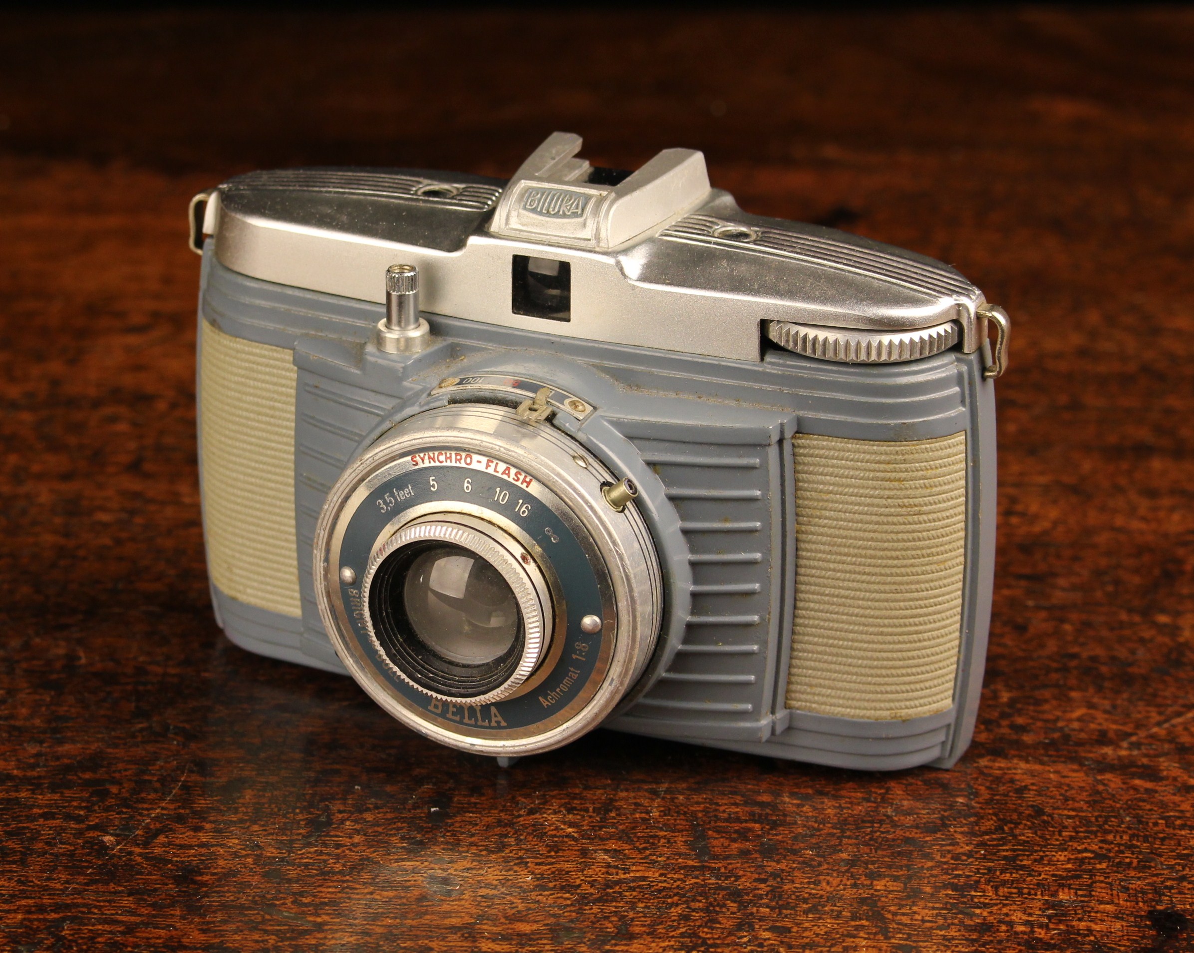A Vintage German-made Bilora Bella D grey and green bodied Camera Circa 1950's, using 127 film, - Image 3 of 3