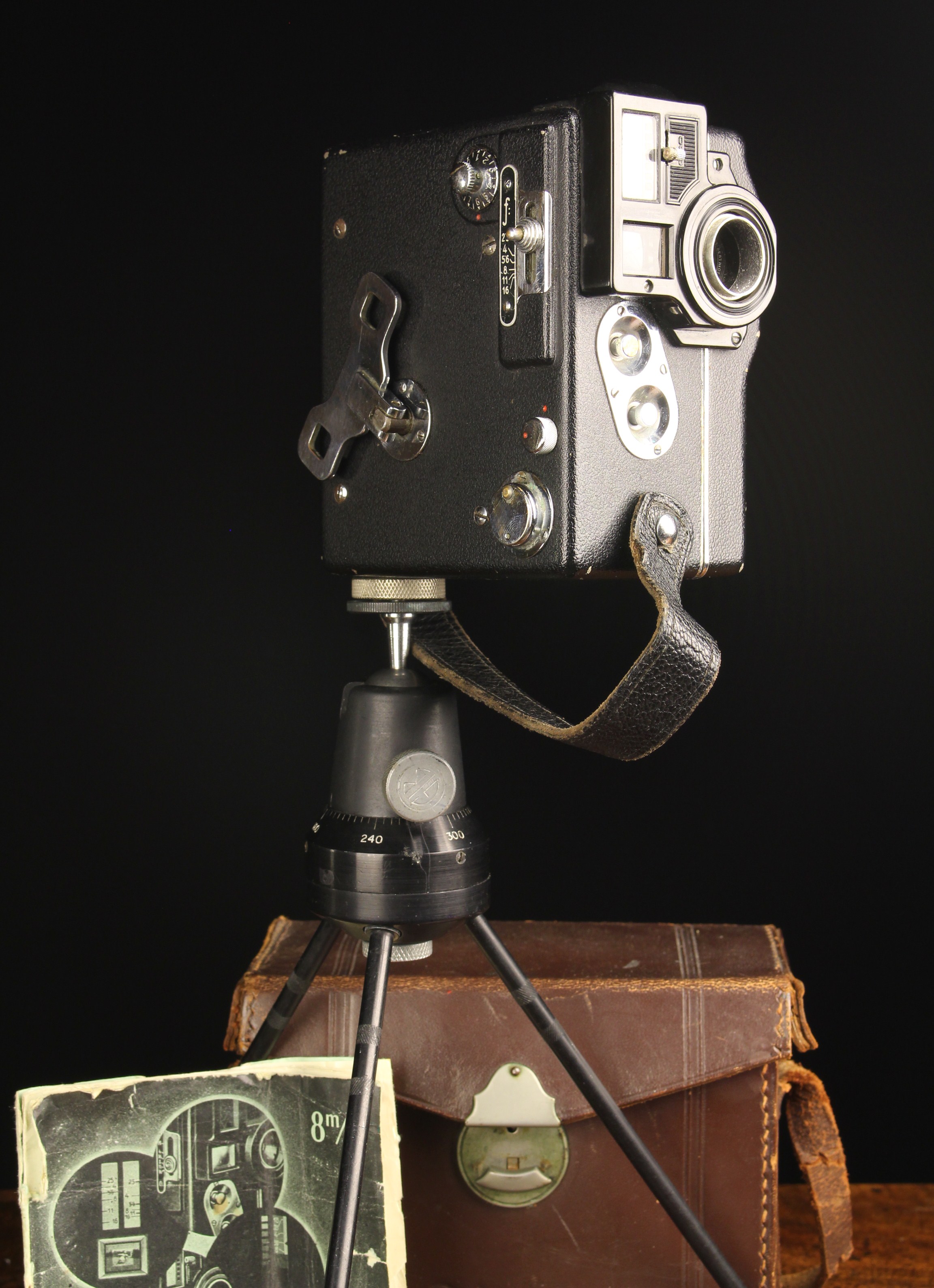 A Rare Vintage Ditmar Double Run 8 mm Cine Camera from Germany having dual speed, - Image 4 of 5