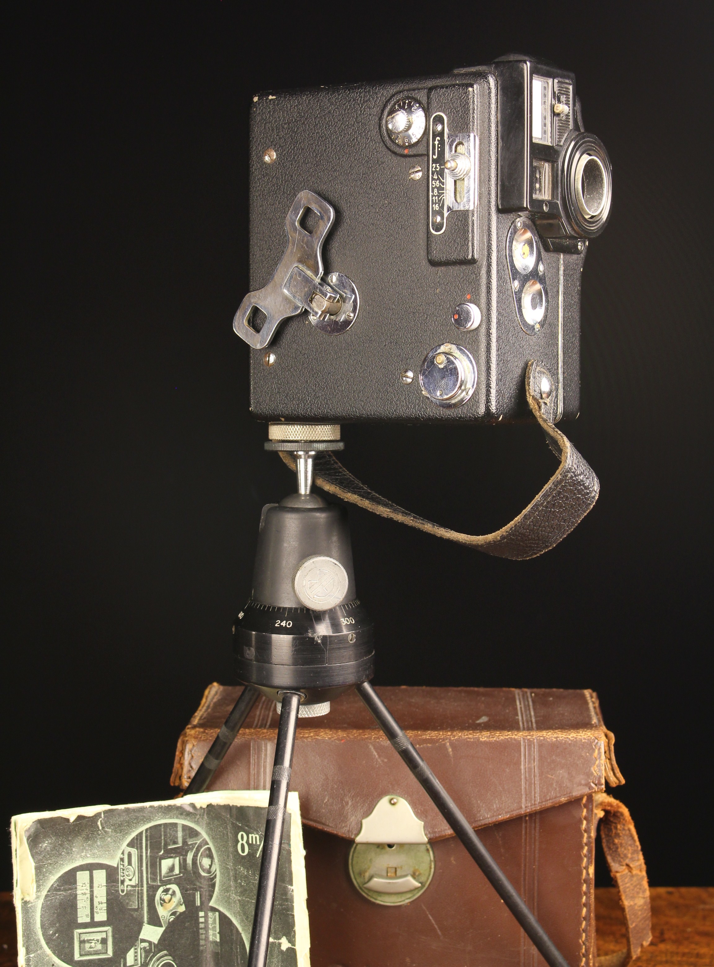 A Rare Vintage Ditmar Double Run 8 mm Cine Camera from Germany having dual speed, - Image 5 of 5