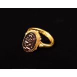 A Roman Gold Ring with Nicolo Onyx Intaglio carved with depiction of a Roman potter.