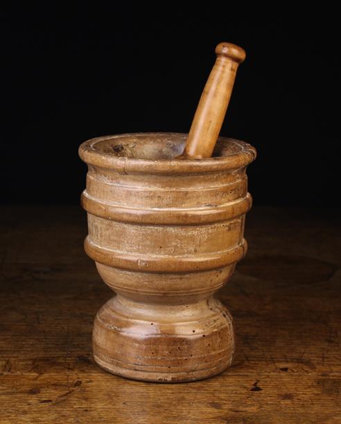 A 17th Century Turned Beechwood Pestle & Mortar. The pestle 9½" (24 cm) in length. - Image 4 of 4