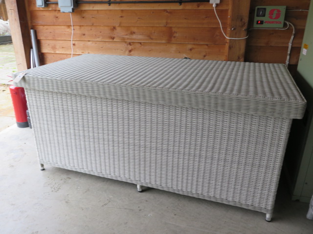 A Bramblecrest Monterey large cushion box with a liner, ex-display