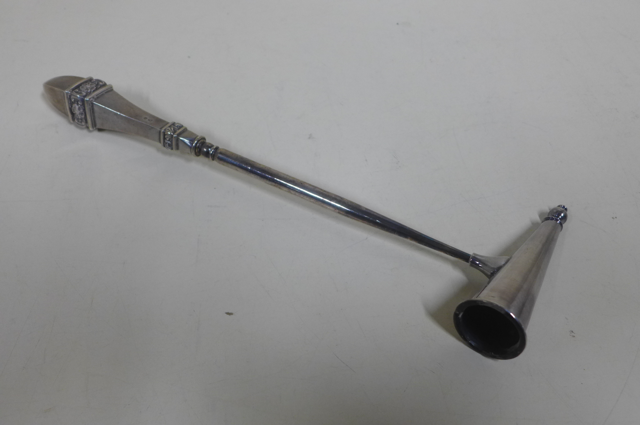 A silver candle snuff - 25cm long, Birmingham 1912/13 - approx 2.8 troy oz