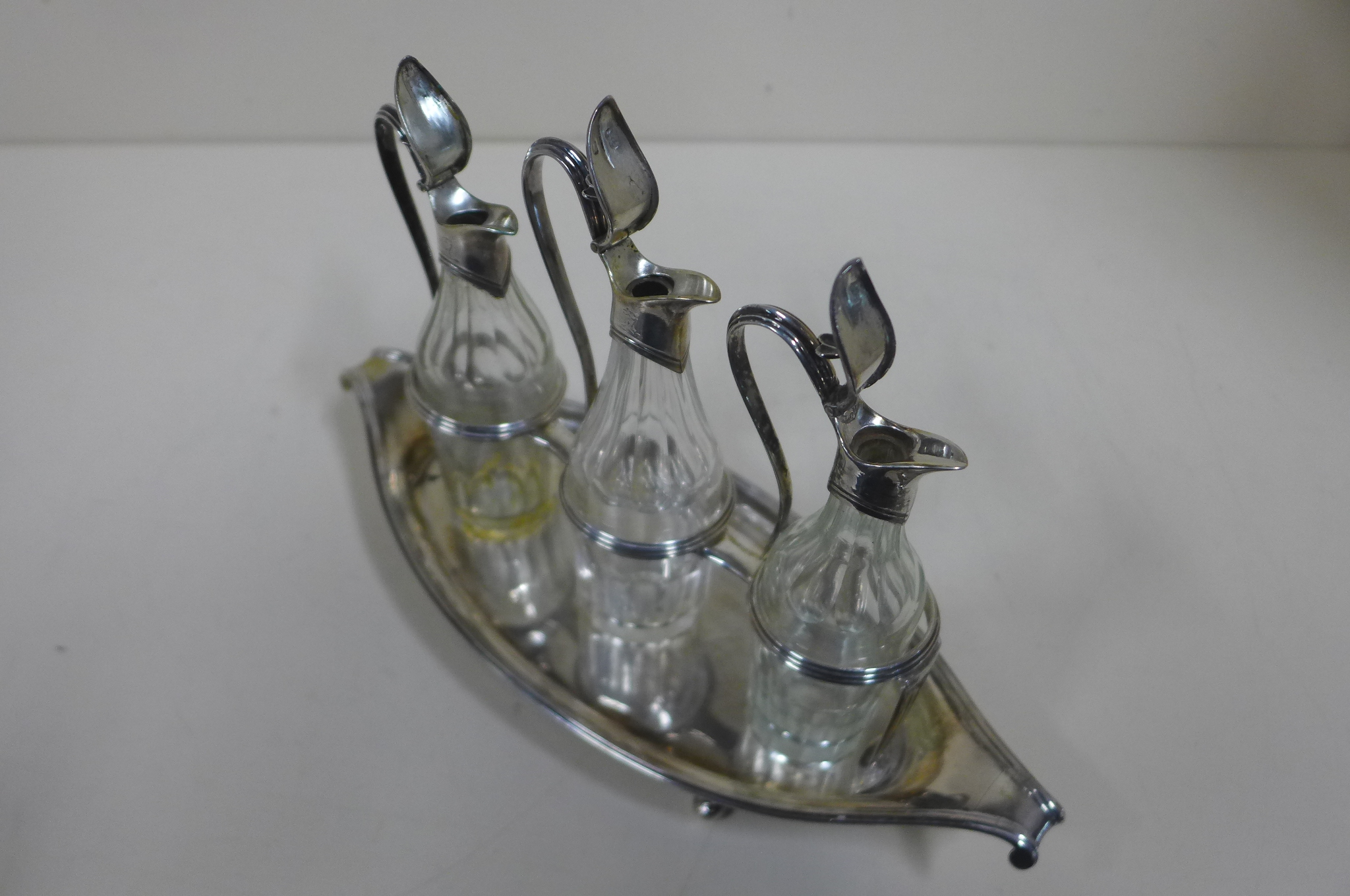 A good Georgian Navette shaped three bottle condiment set, London 1789/90 - John Scofield, weighable - Image 2 of 9