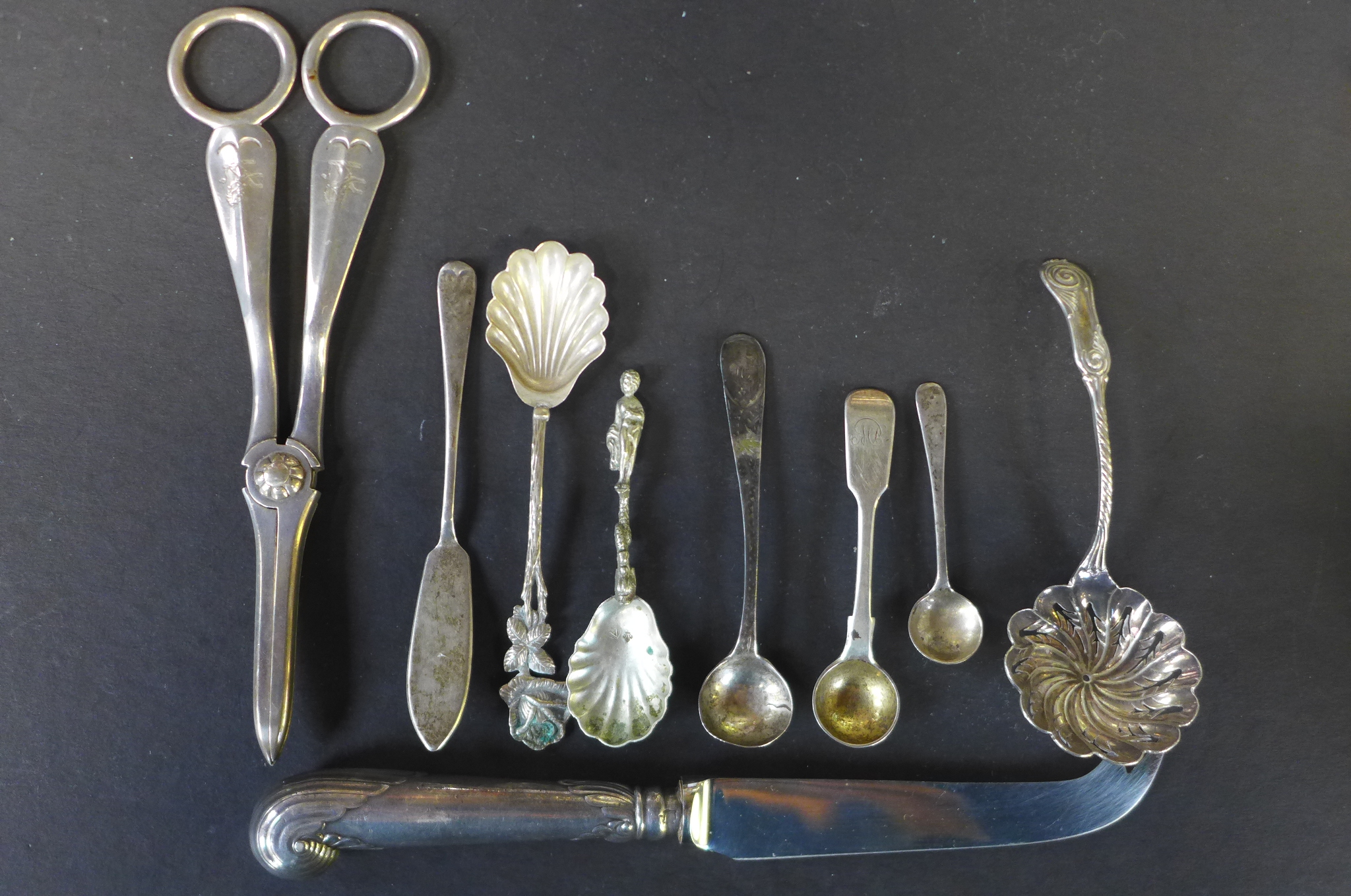 A pair of silver grape shears and assorted silver flatware, weighable silver approx 5.1 troy oz