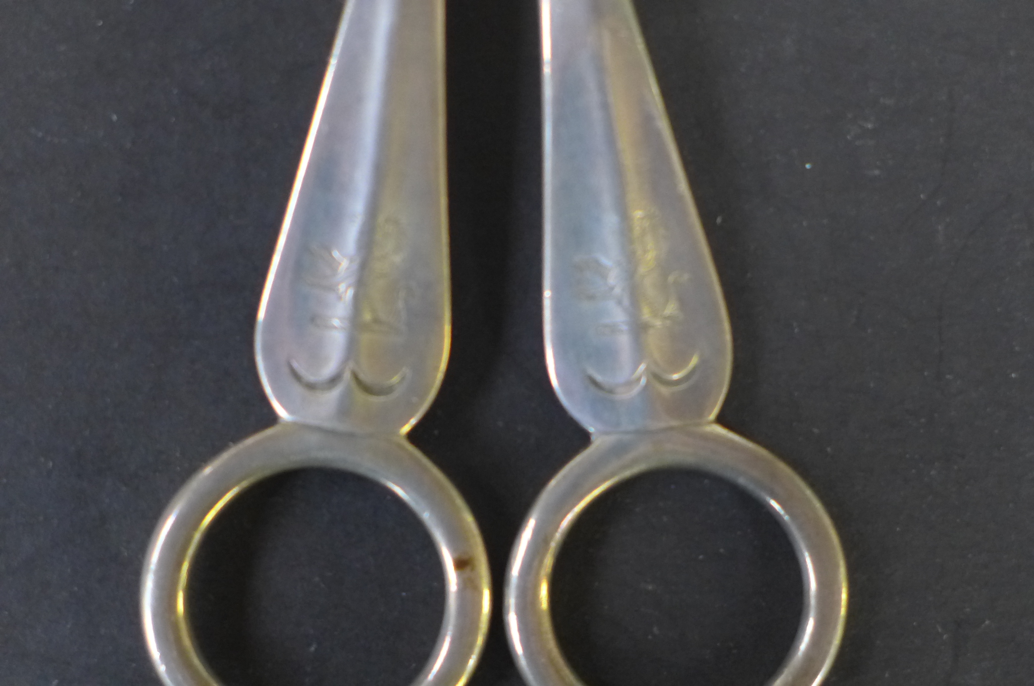 A pair of silver grape shears and assorted silver flatware, weighable silver approx 5.1 troy oz - Image 5 of 11