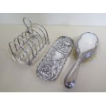 A silver toast rack, brush stand and silver back brush, weighable silver approx 9.3 troy oz