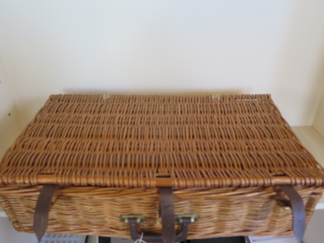 A Fortnum and Mason Portmeiron four person picnic hamper - in good condition - Image 3 of 3