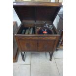 An oak Edison bell wind up parlour gramophone, No E8334 - with a collection of 78rpm records