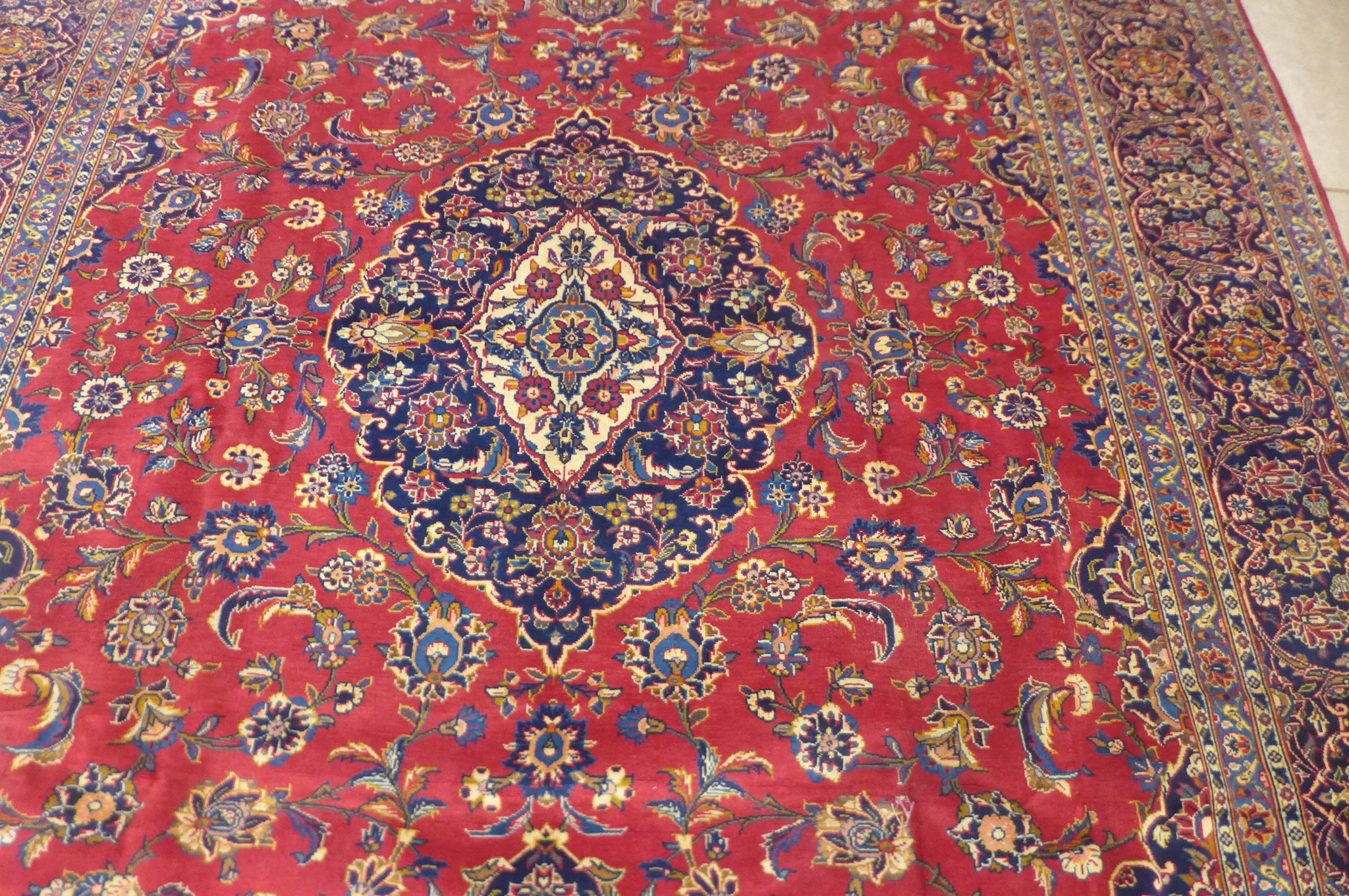 A hand knotted woollen Kashan rug - 380cm x 267cm - Image 2 of 3
