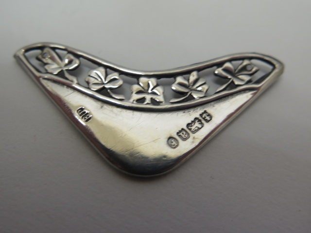 A silver compact and silver bladed fruit knife, two silver ARP badges and odd pieces of silver, - Image 4 of 5