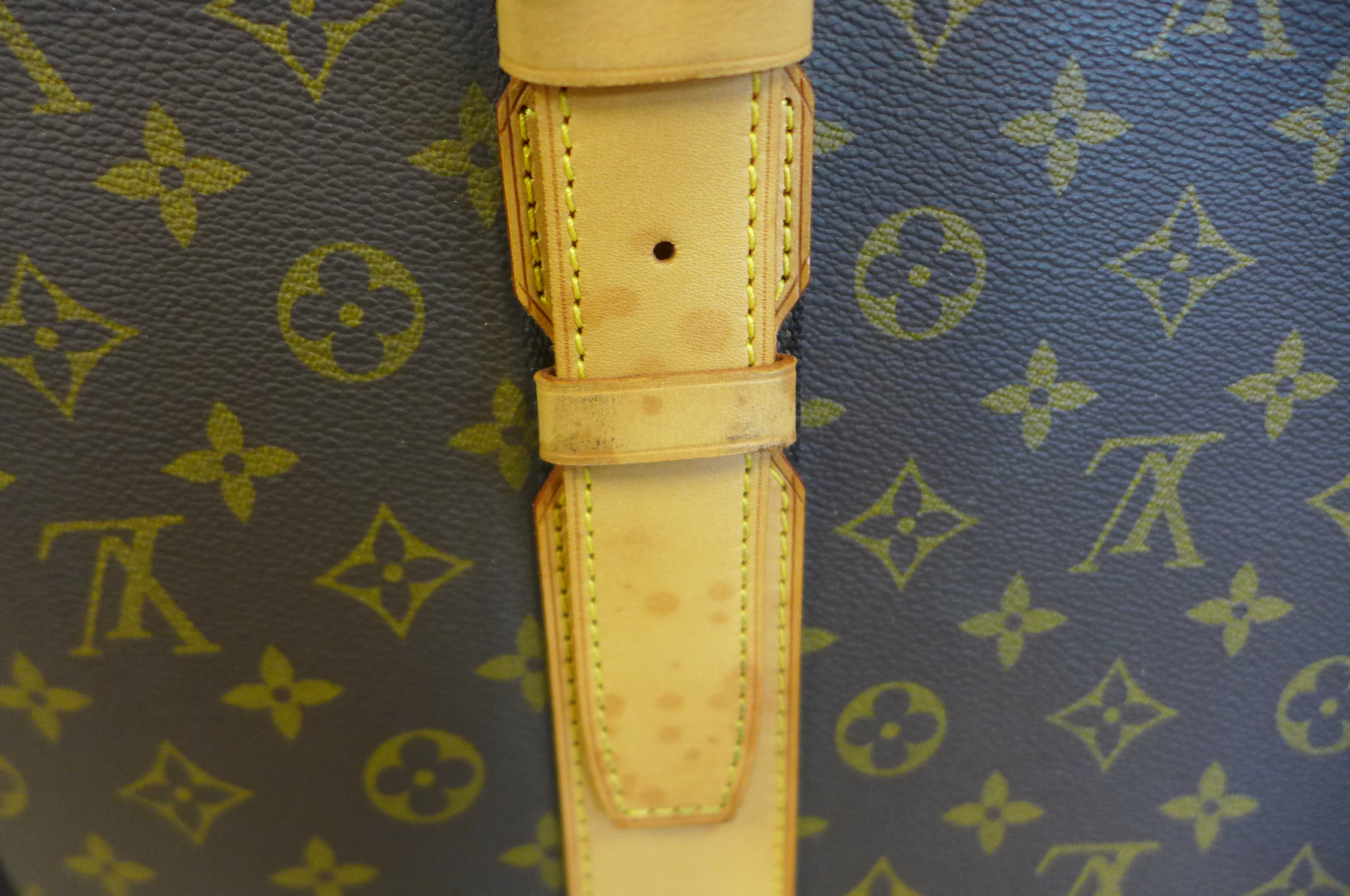 A Louis Vuitton Monogram leather satellite soft suitcase, 60x45x19cm - with No 323 padlock and - Image 4 of 8