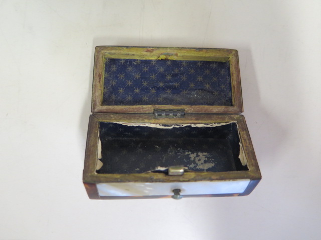 A small silver trinket box in worn condition, approx 2 troy oz and a small 19th century - Image 4 of 4