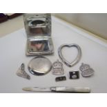 A silver compact and silver bladed fruit knife, two silver ARP badges and odd pieces of silver,