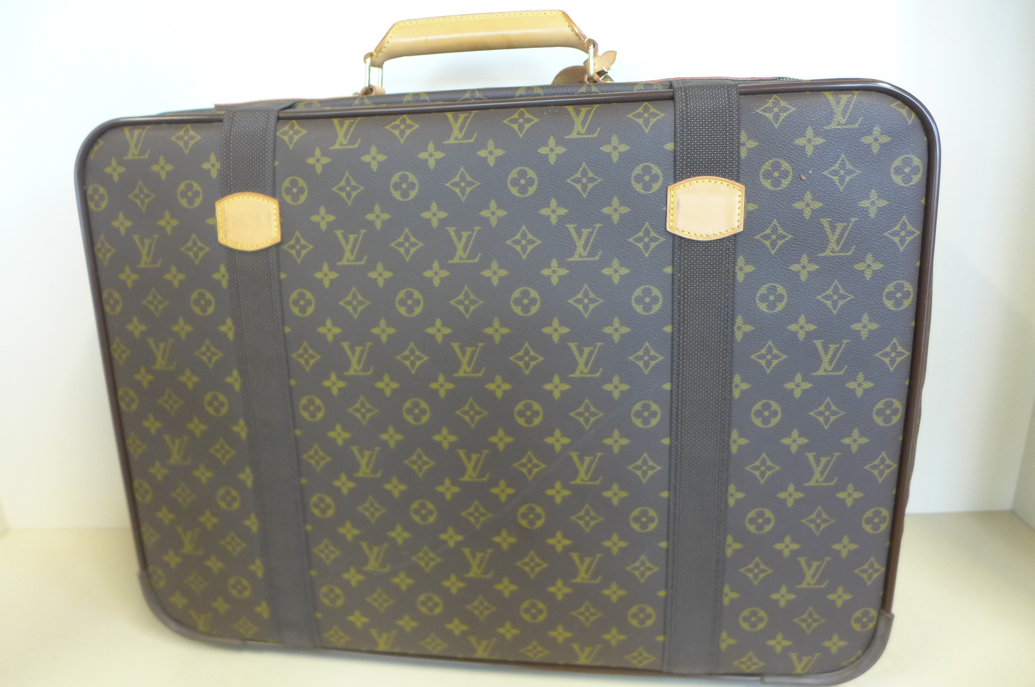 A Louis Vuitton Monogram leather satellite soft suitcase, 60x45x19cm - with No 323 padlock and - Image 5 of 8
