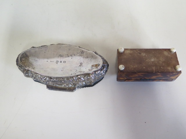 A small silver trinket box in worn condition, approx 2 troy oz and a small 19th century - Image 3 of 4