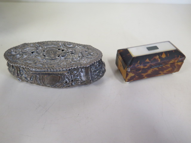 A small silver trinket box in worn condition, approx 2 troy oz and a small 19th century - Image 2 of 4