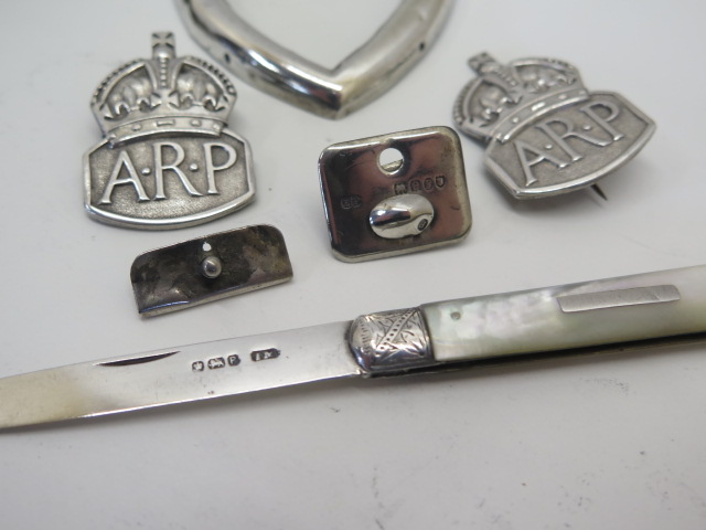 A silver compact and silver bladed fruit knife, two silver ARP badges and odd pieces of silver, - Image 3 of 5