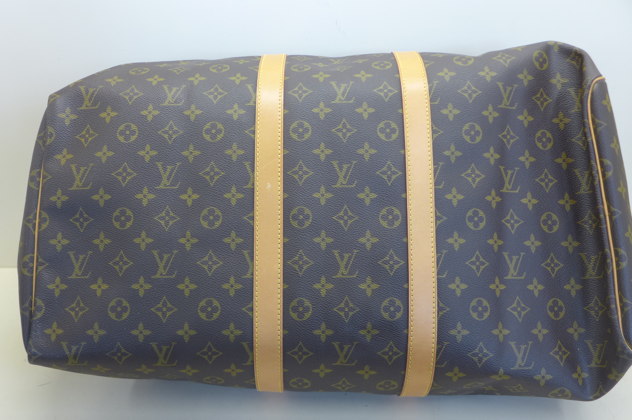 A Louis Vuitton monogram keepall 50 - 56x26x28cm, with padlock and keys, No 303, with luggage label, - Image 3 of 7