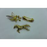 Three hallmarked 9ct yellow gold brooches of a bow, a galloping horse and a bird, all good, total