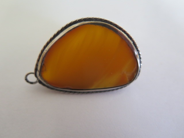 A butterscotch amber type loose beads, 52 grams, approx, plus silver amber pendant - Image 3 of 3