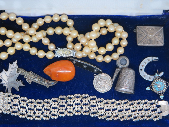 A collection of silver and costume jewellery, stamp case, thimble etc, silver bracelet, stamped - Image 2 of 2