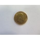 A 1907 Edward VII gold sovereign, 7.9 grams