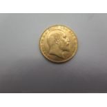 A 1907 gold sovereign, weight approx 8 grams, clean condition, light wear