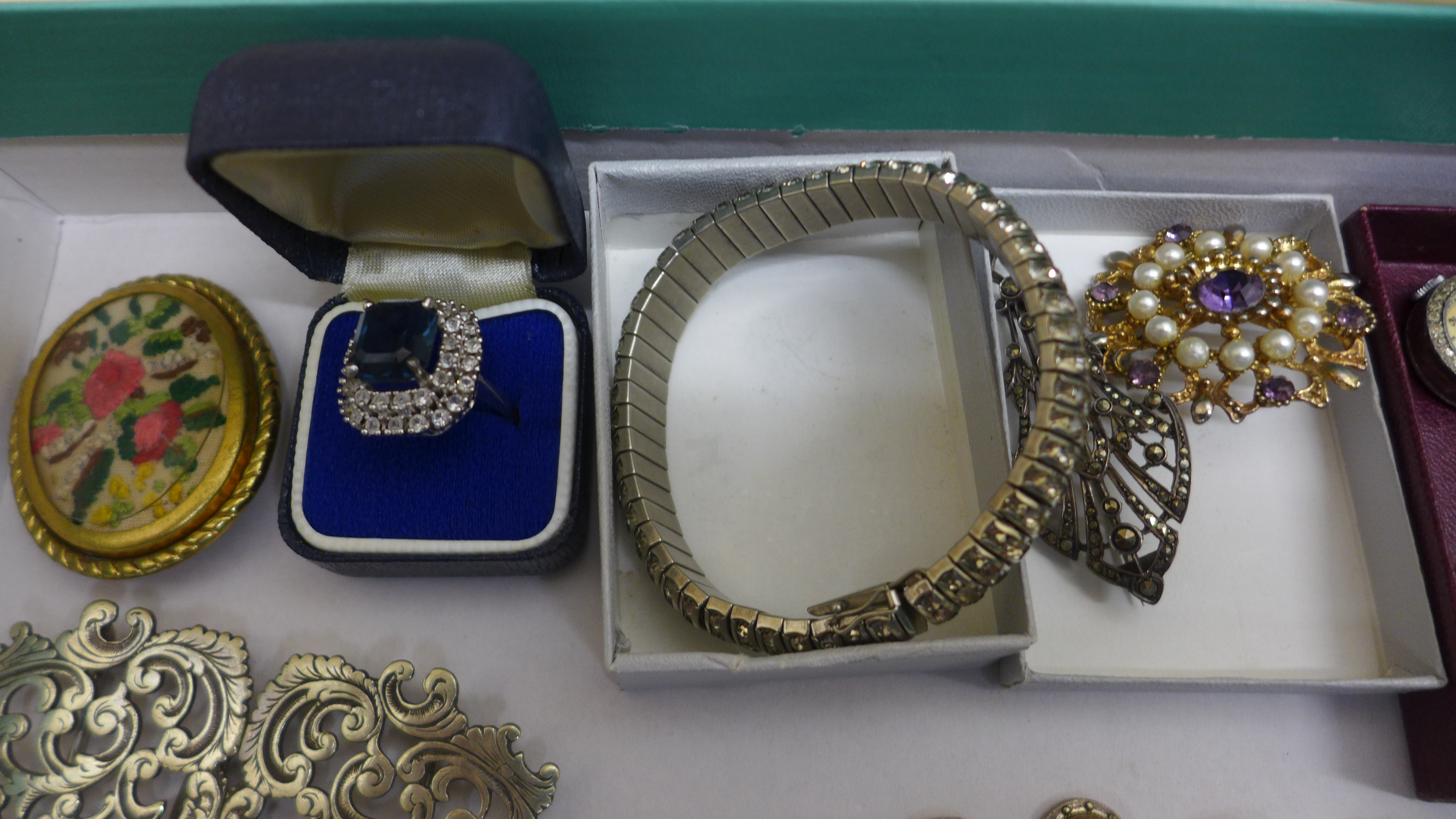 A collection of vintage costume and silver jewellery to include rings, necklaces, nurses buckle etc - Image 3 of 4