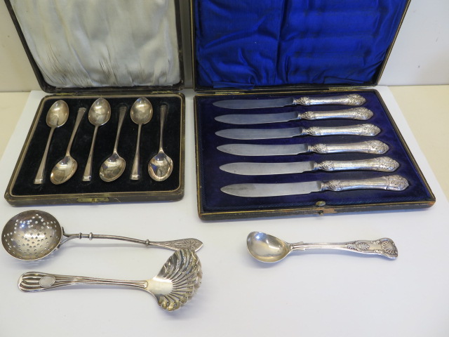 A cased set of six silver teaspoons set of six filled handle cake/fruit knives, Victorian silver