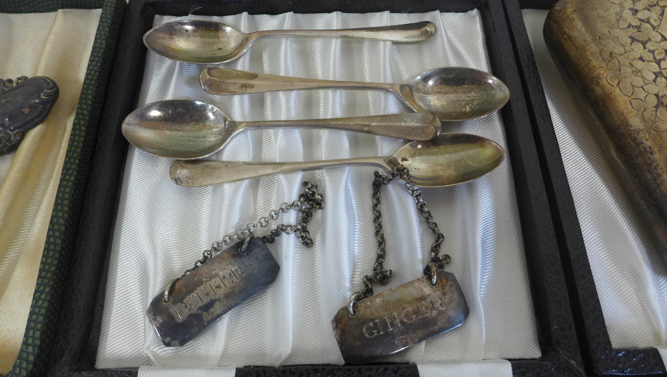 A small collection of silver and plate to include silver spoons, silver hip flask - split, gold - Image 3 of 6