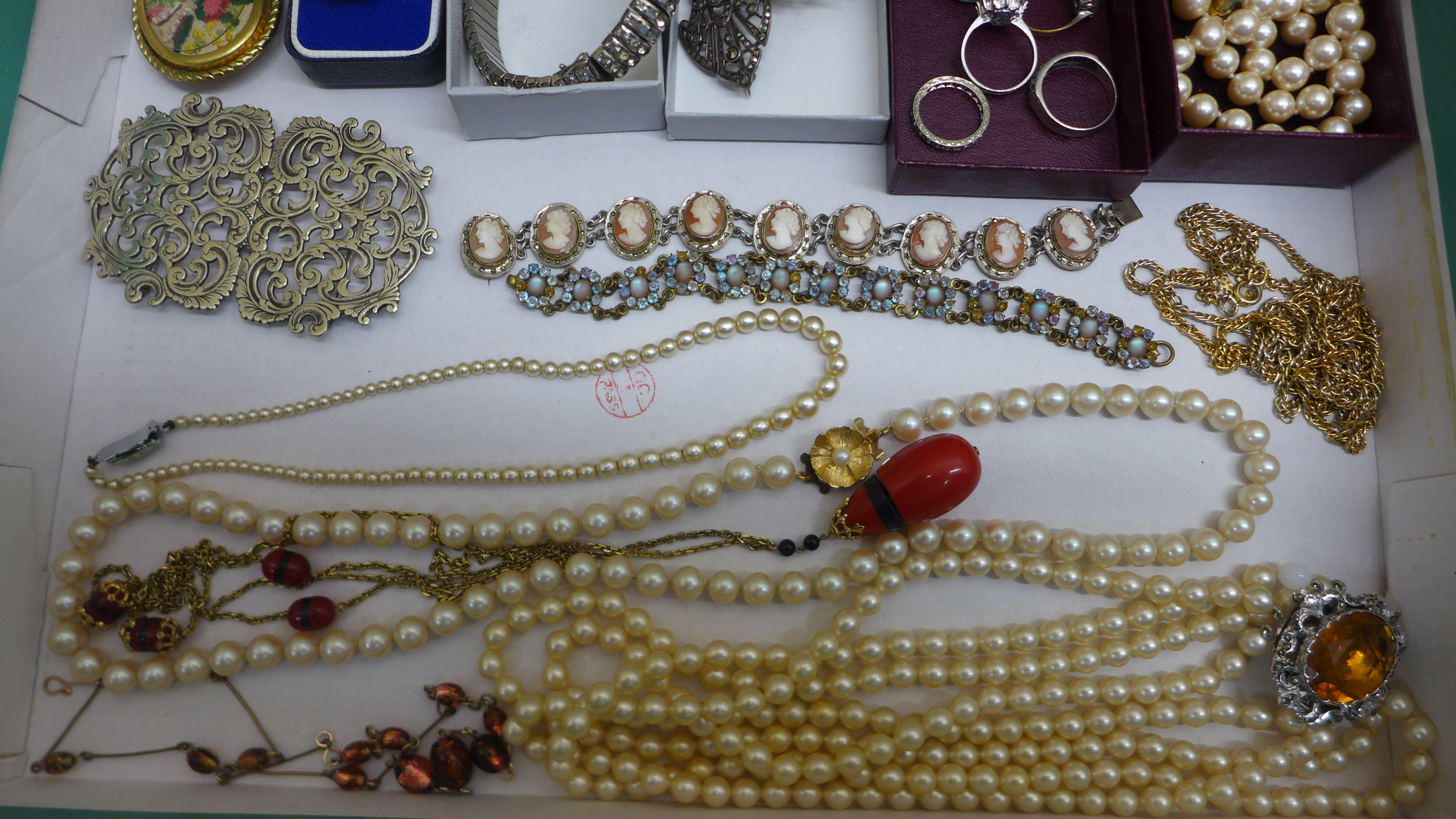A collection of vintage costume and silver jewellery to include rings, necklaces, nurses buckle etc - Image 4 of 4