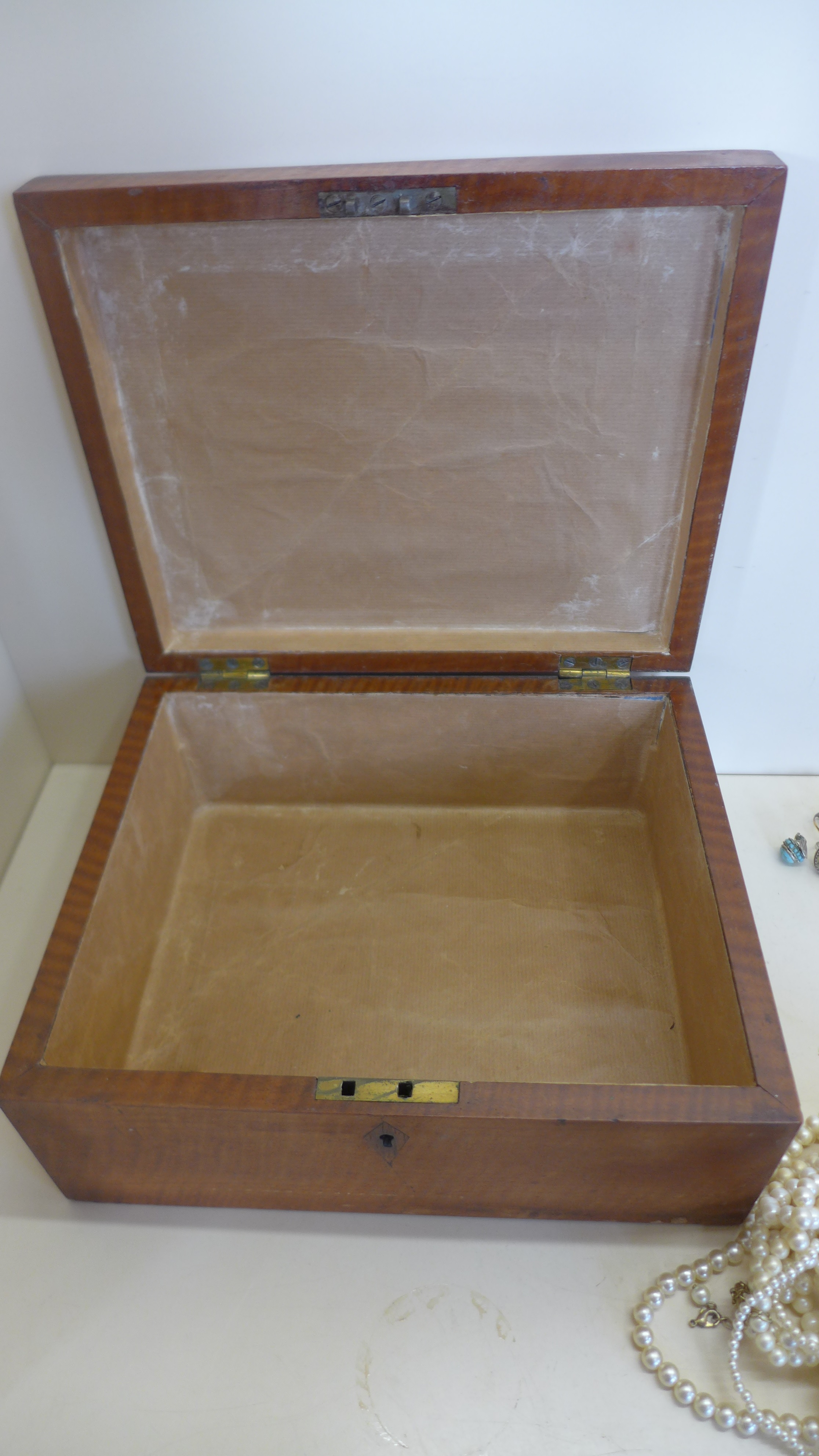 A collection of assorted costume and other jewellery including some silver in a satin wood box - Image 3 of 3